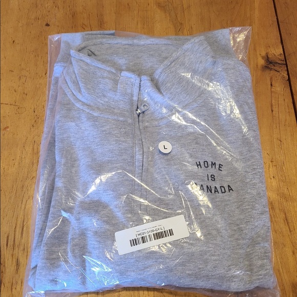 NWT Home is Canada 🇨🇦 Peace-Collective Sweater - Picture 4 of 4